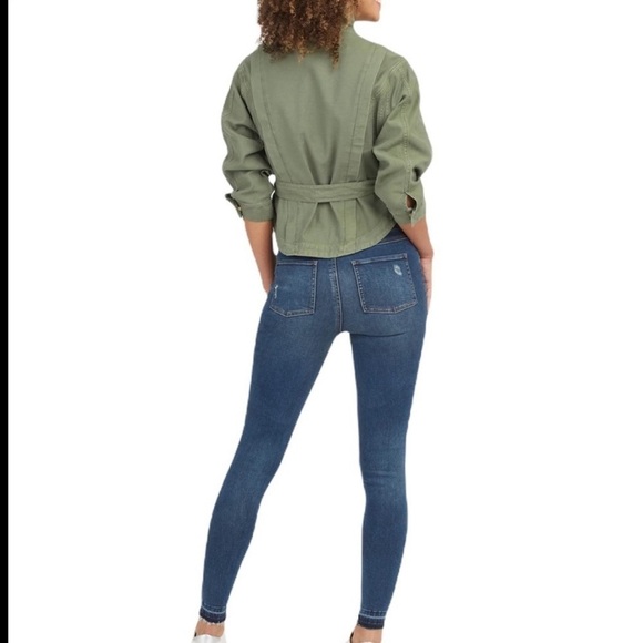 NWT’S SPANX Distressed Ankle Skinny Jeans, Medium Wash SZ Large - Picture 3 of 6